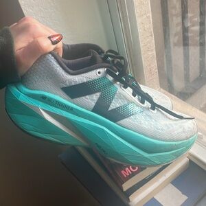 Women's Newbalance fuel cell elites